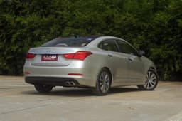 New Hyundai Mistra saloon photo gallery